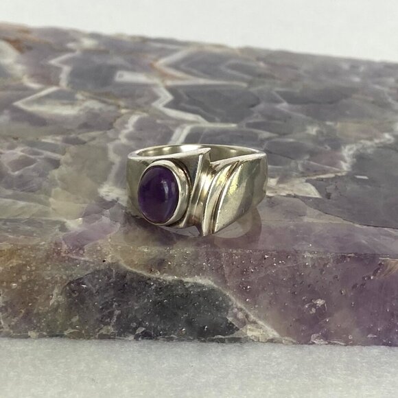 Sterling Silver 925 Asymmetric Oval Purple Amethyst Cabochon Ring Sz 5.75 - Picture 1 of 16